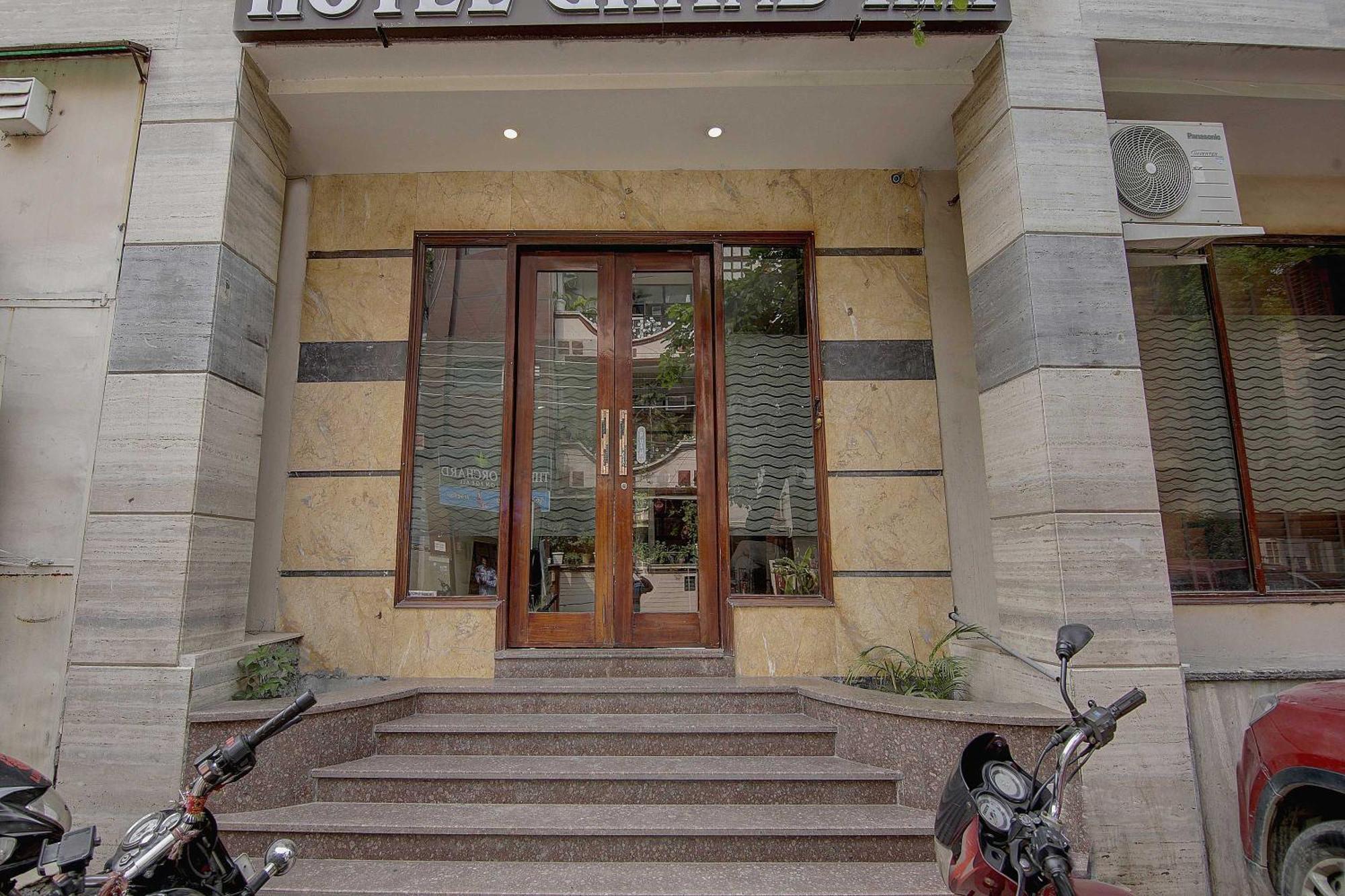 Townhouse Grand Inn Ghaziabad Bagian luar foto