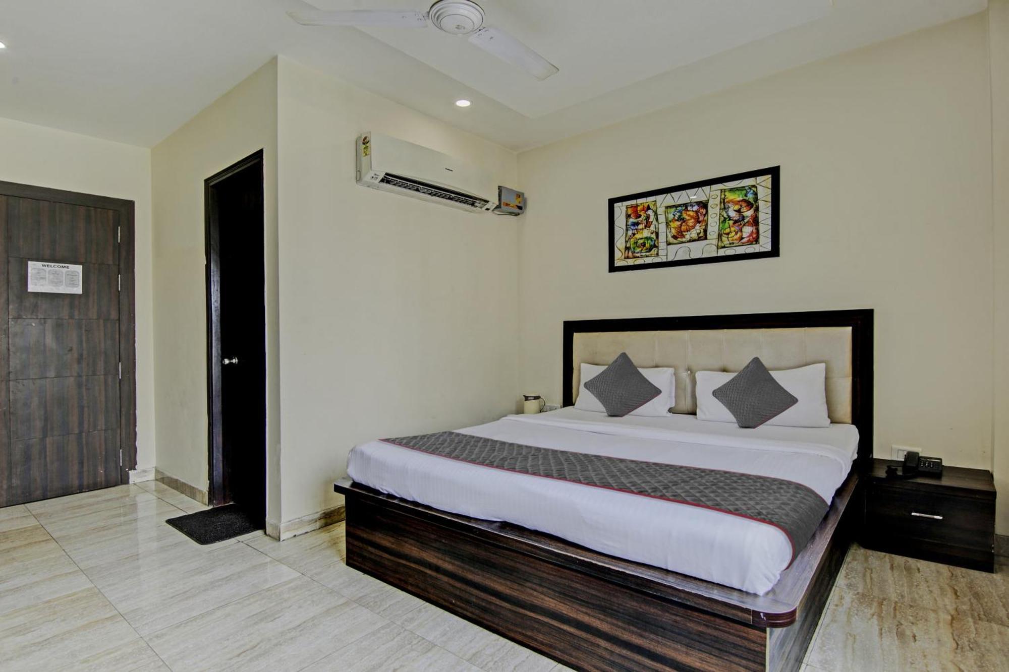 Townhouse Grand Inn Ghaziabad Bagian luar foto