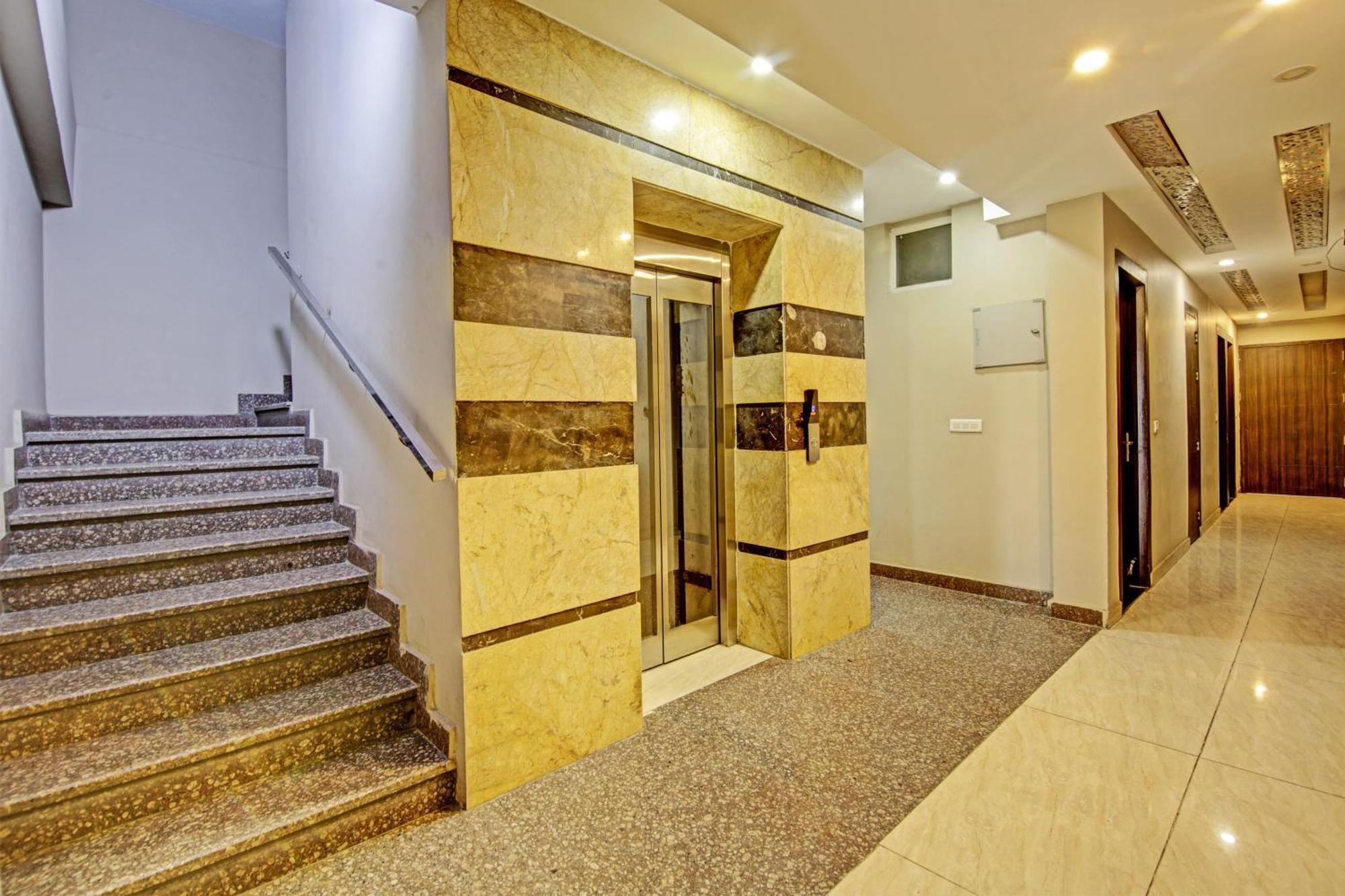 Townhouse Grand Inn Ghaziabad Bagian luar foto