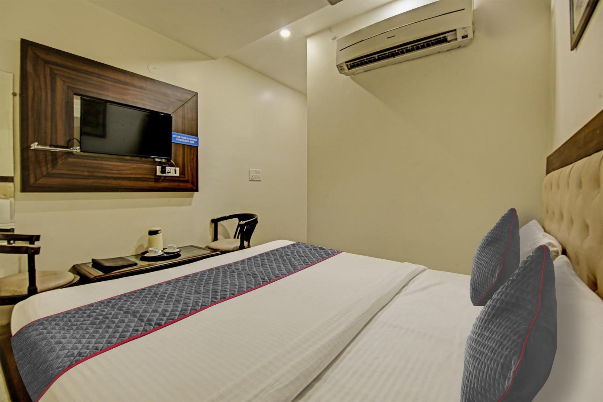 Townhouse Grand Inn Ghaziabad Bagian luar foto