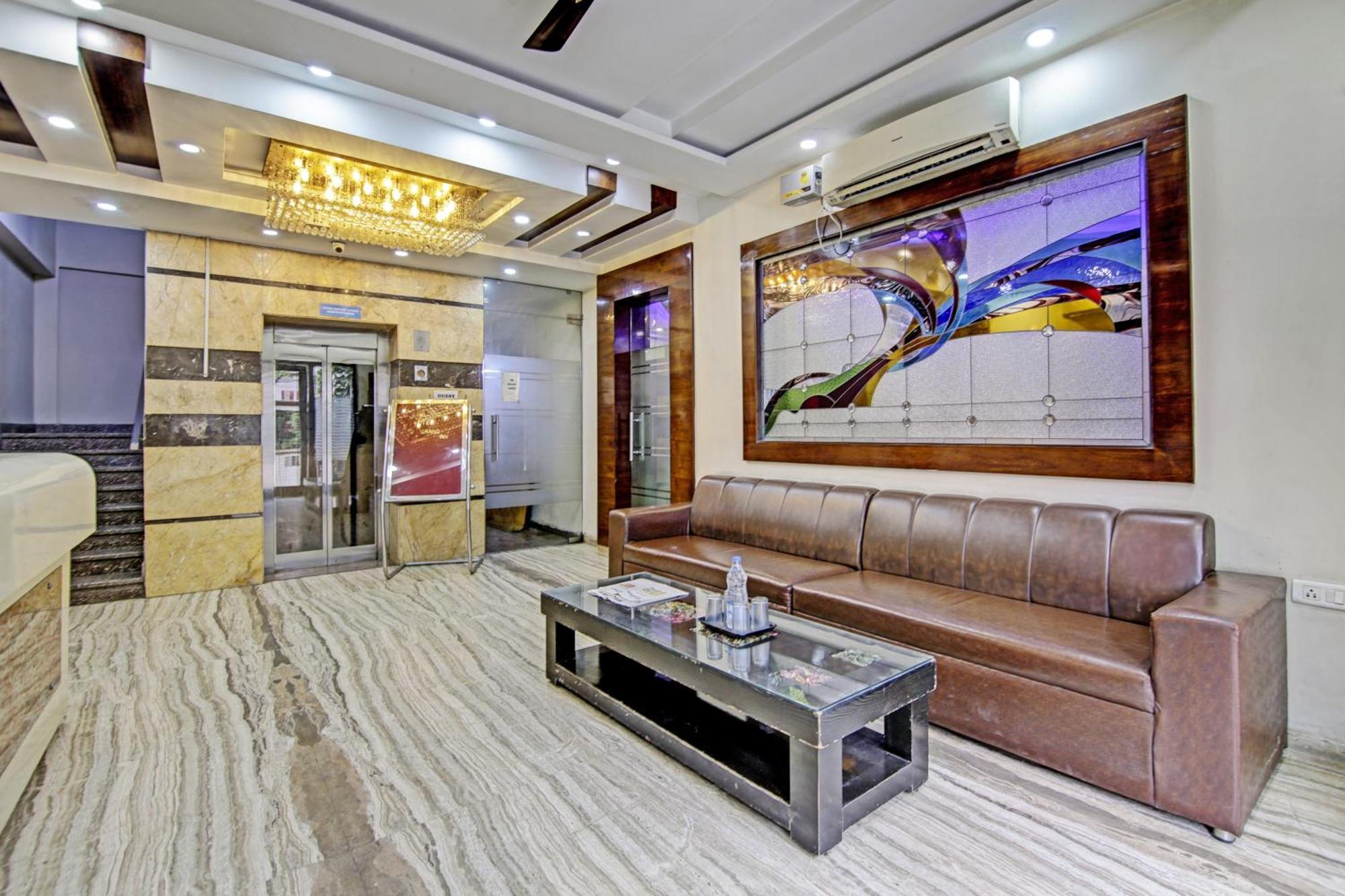 Townhouse Grand Inn Ghaziabad Bagian luar foto