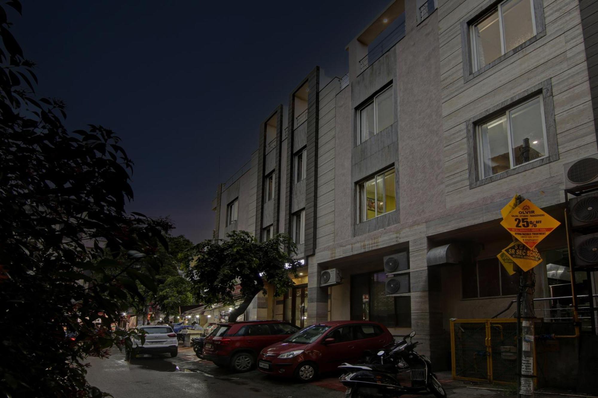 Townhouse Grand Inn Ghaziabad Bagian luar foto