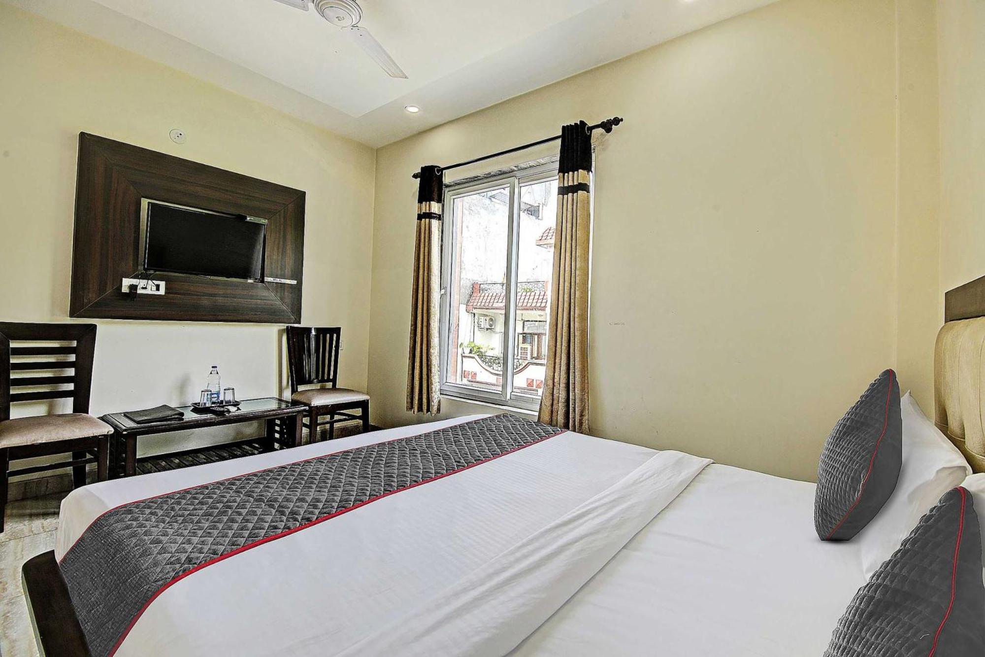 Townhouse Grand Inn Ghaziabad Bagian luar foto