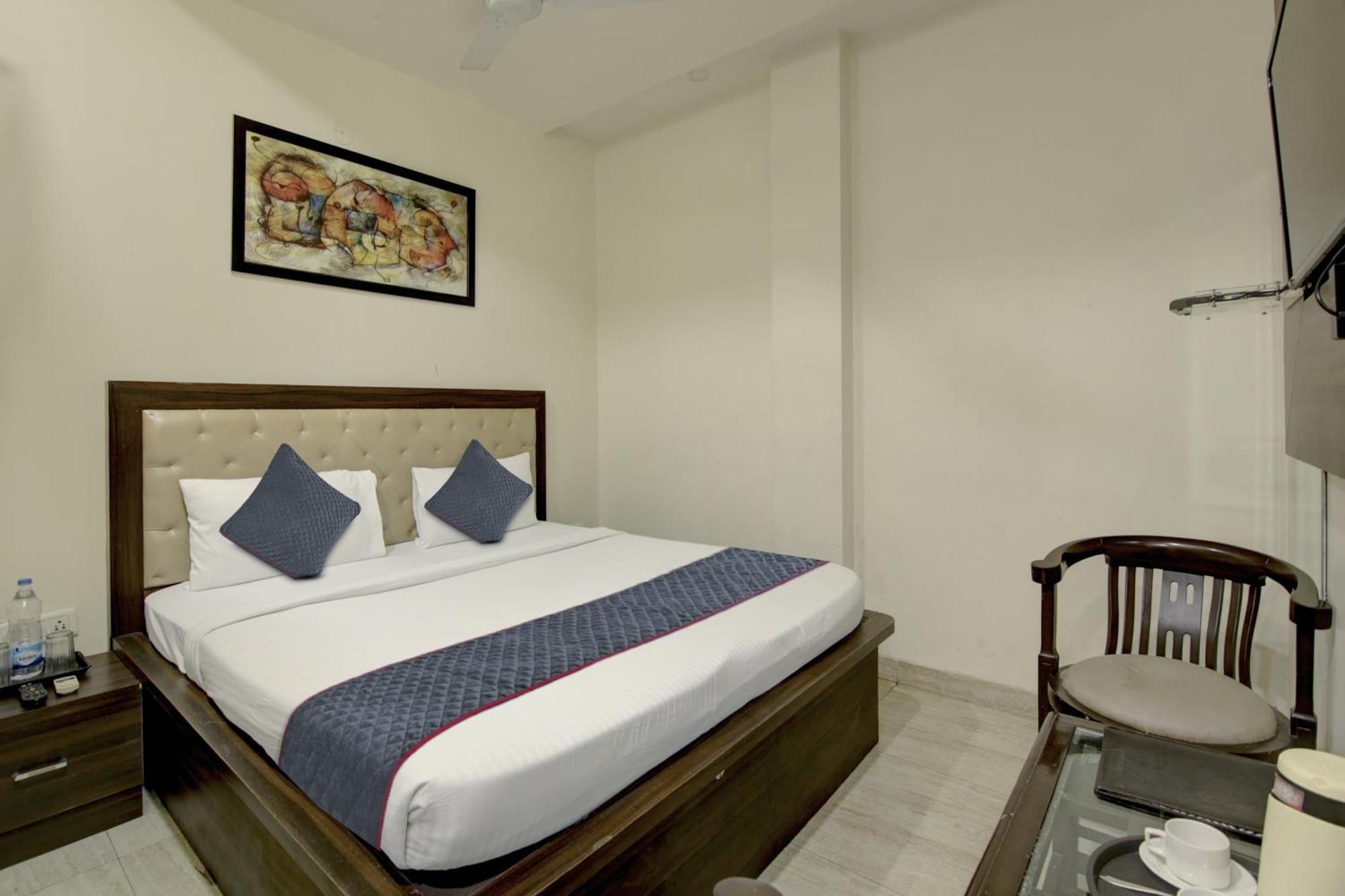 Townhouse Grand Inn Ghaziabad Bagian luar foto