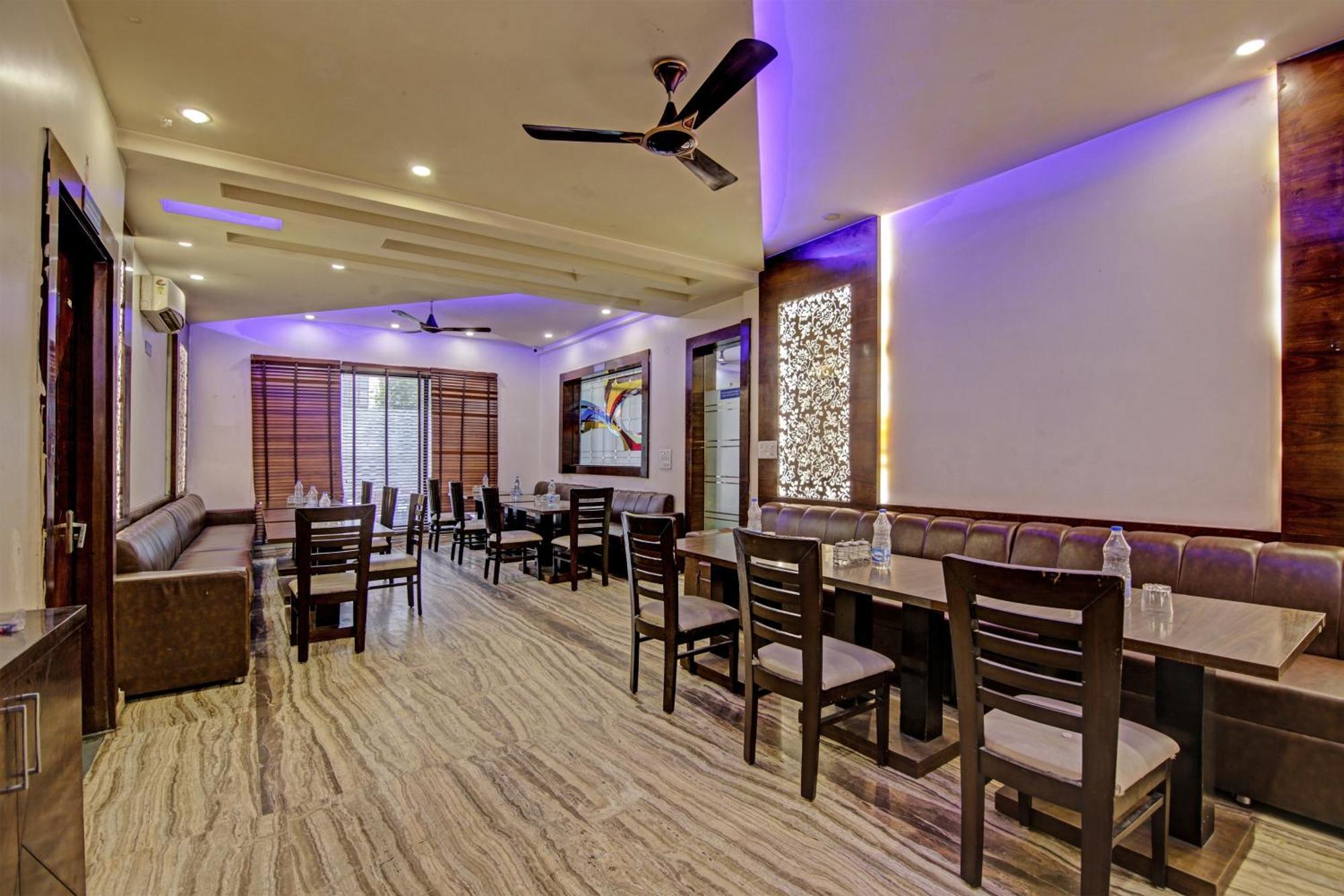 Townhouse Grand Inn Ghaziabad Bagian luar foto