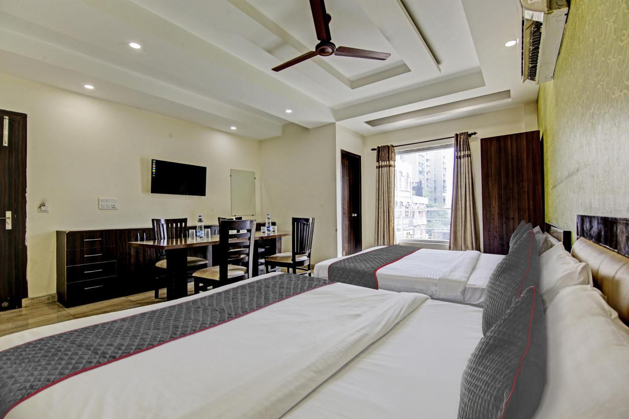 Townhouse Grand Inn Ghaziabad Bagian luar foto