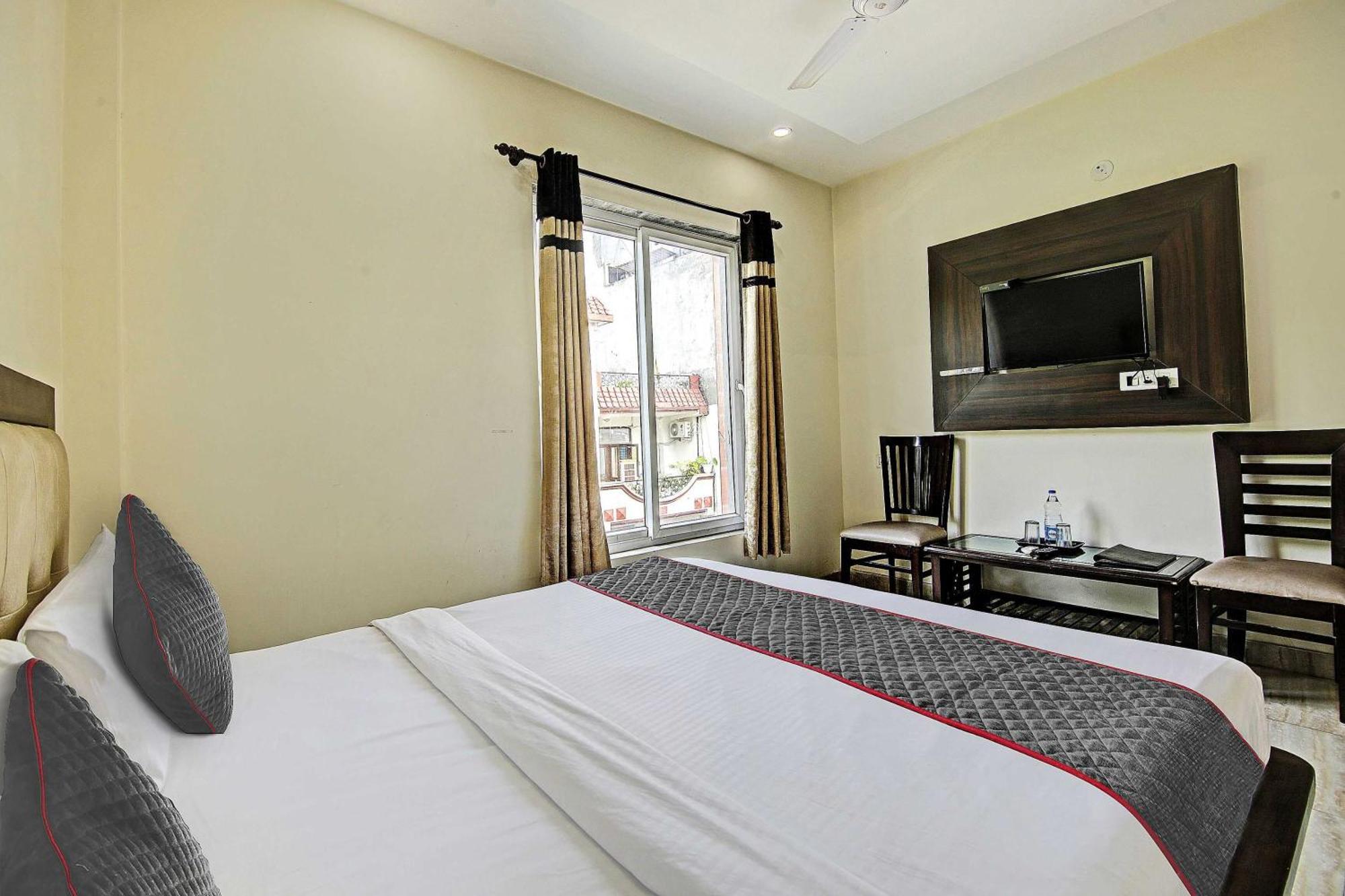 Townhouse Grand Inn Ghaziabad Bagian luar foto